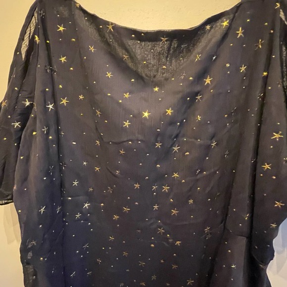 🔥3 for $23🔥 Navy Strappy Layered Blouse with Gold Stars - Picture 4 of 9